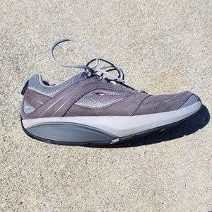 MBT Rocker Bottom Shoes. Size 9